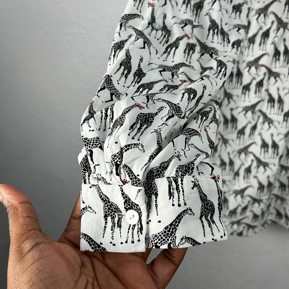 Jane & Delancey Giraffe Print Roll Tab Sleeve Button Front Collared Top Size M - Picture 8 of 10